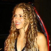 Shakira cleavage