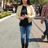 Shannen Doherty jeans