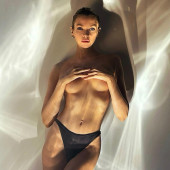 Stella Maxwell 