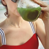 Violett Beane