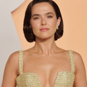 Zoey Deutch