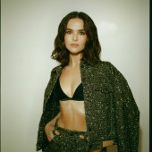 Zoey Deutch 
