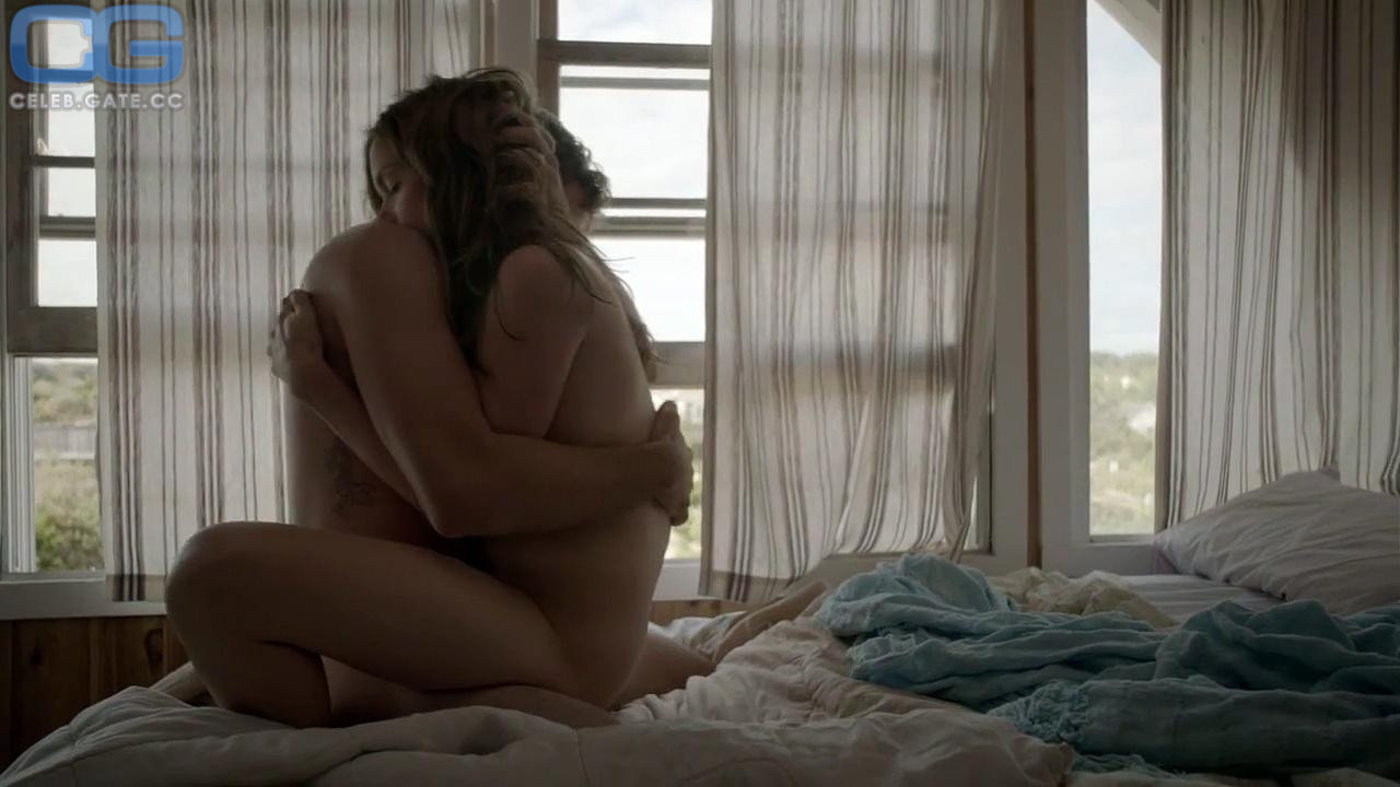 Alycia Debnam-Carey Topless