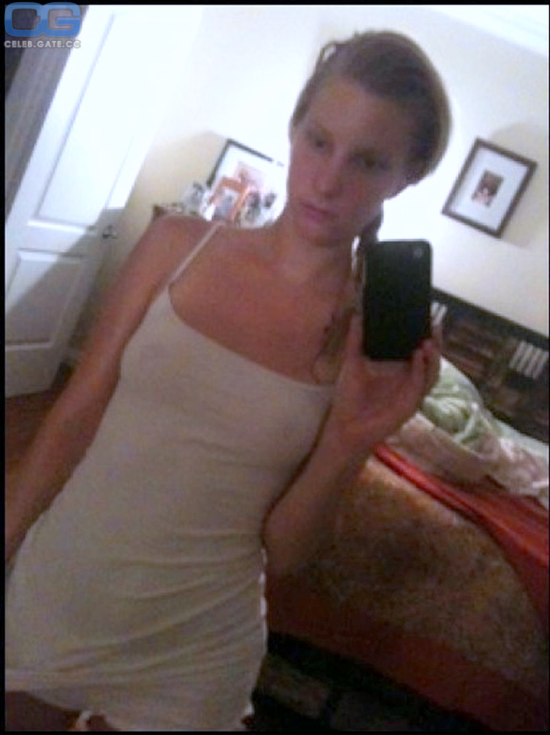 Heather Morris leaked-selfie