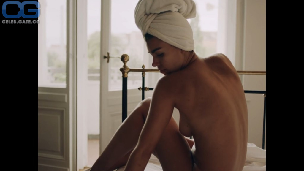 Alina Sueggeler naked