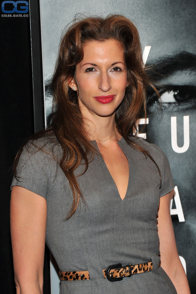 Alysia Reiner braless