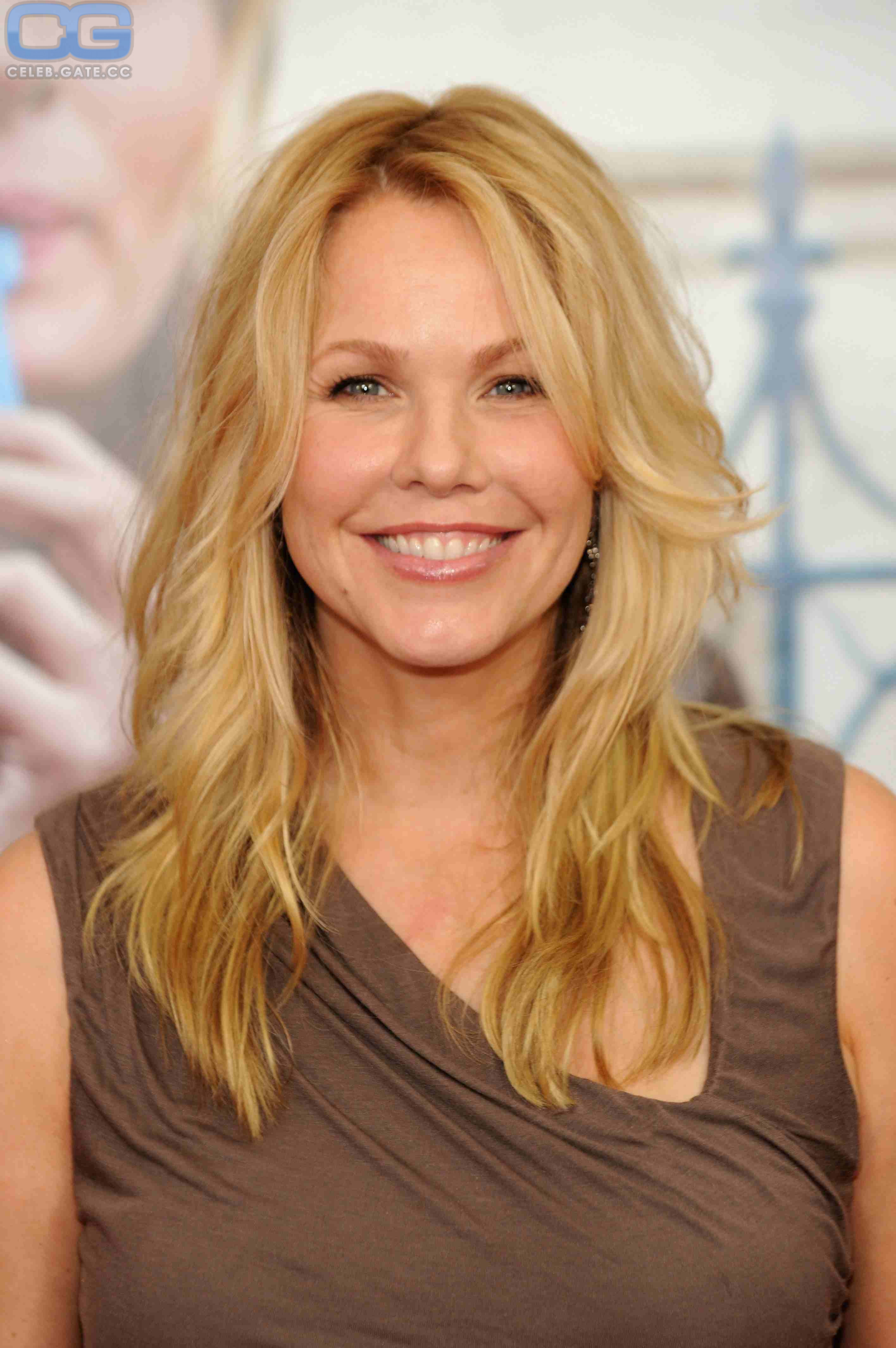 Andrea Roth sexy