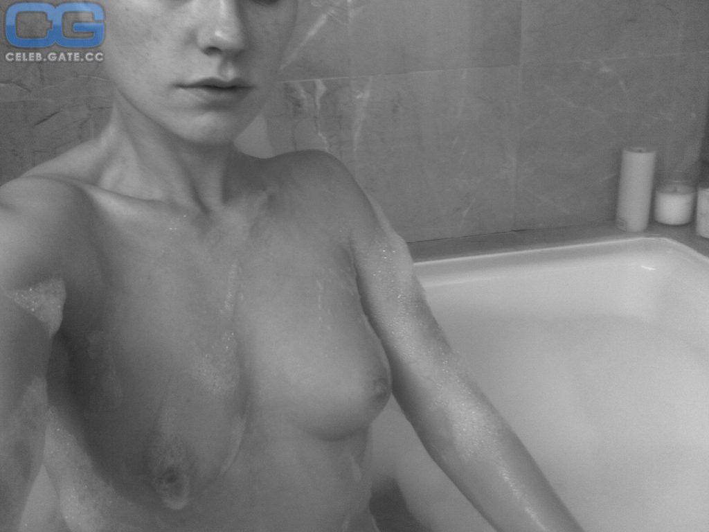 Anna Paquin private nudes