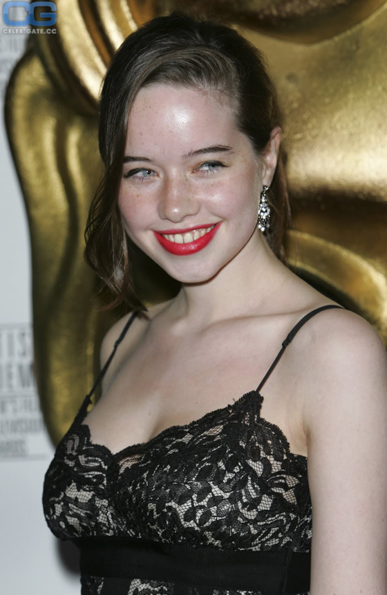 Anna Popplewell beach