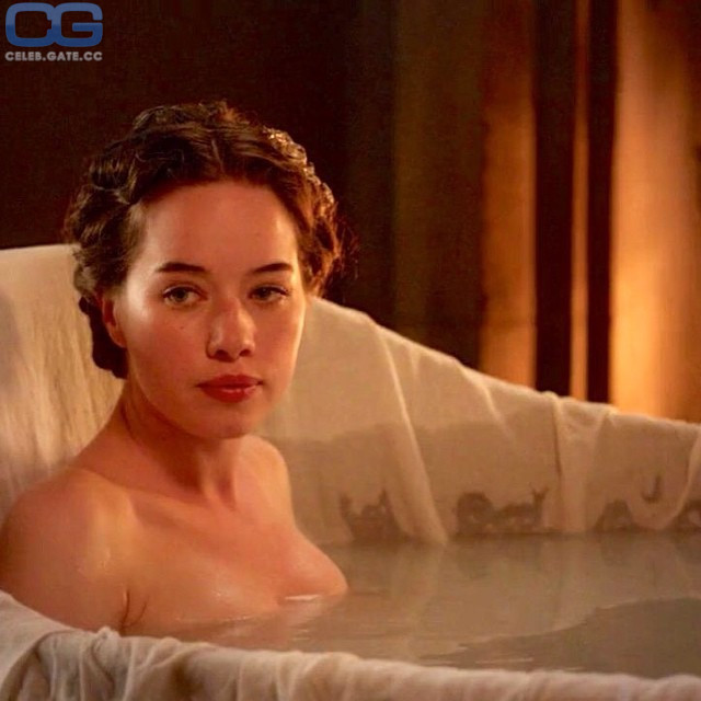 Anna Popplewell nackt