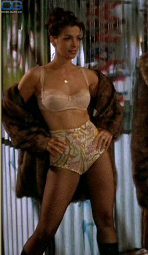 Annabella Sciorra 