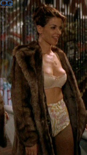 Annabella Sciorra 