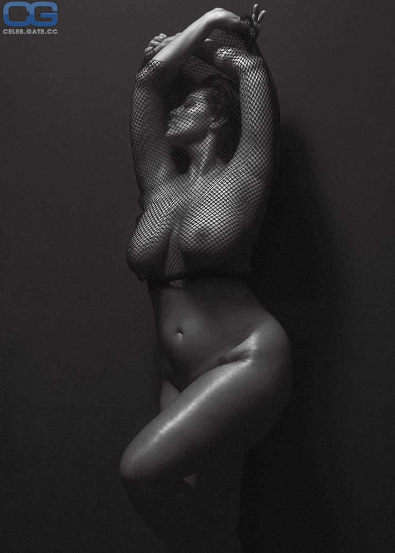 Ashley Graham nude photos
