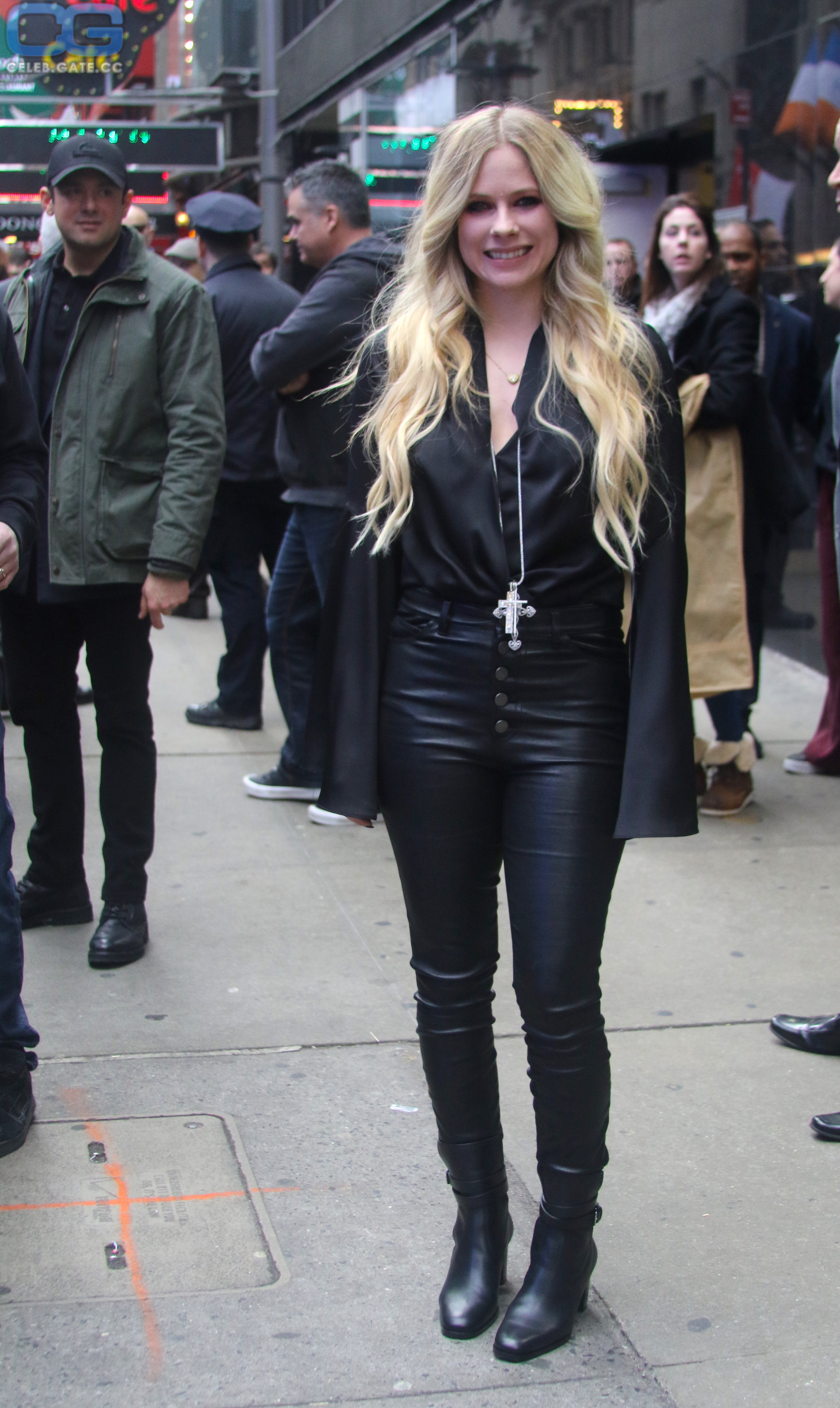 Avril Lavigne leather