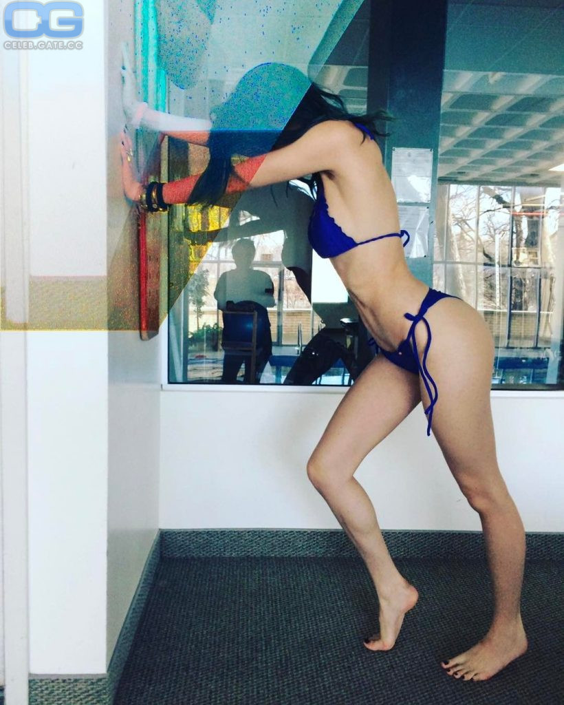 Bella Thorne bikini