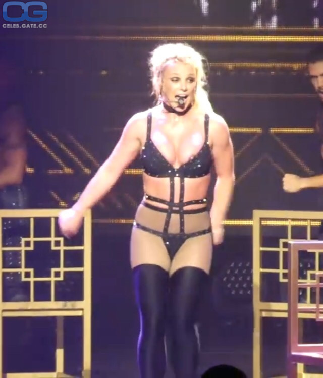 Britney Spears nip slip