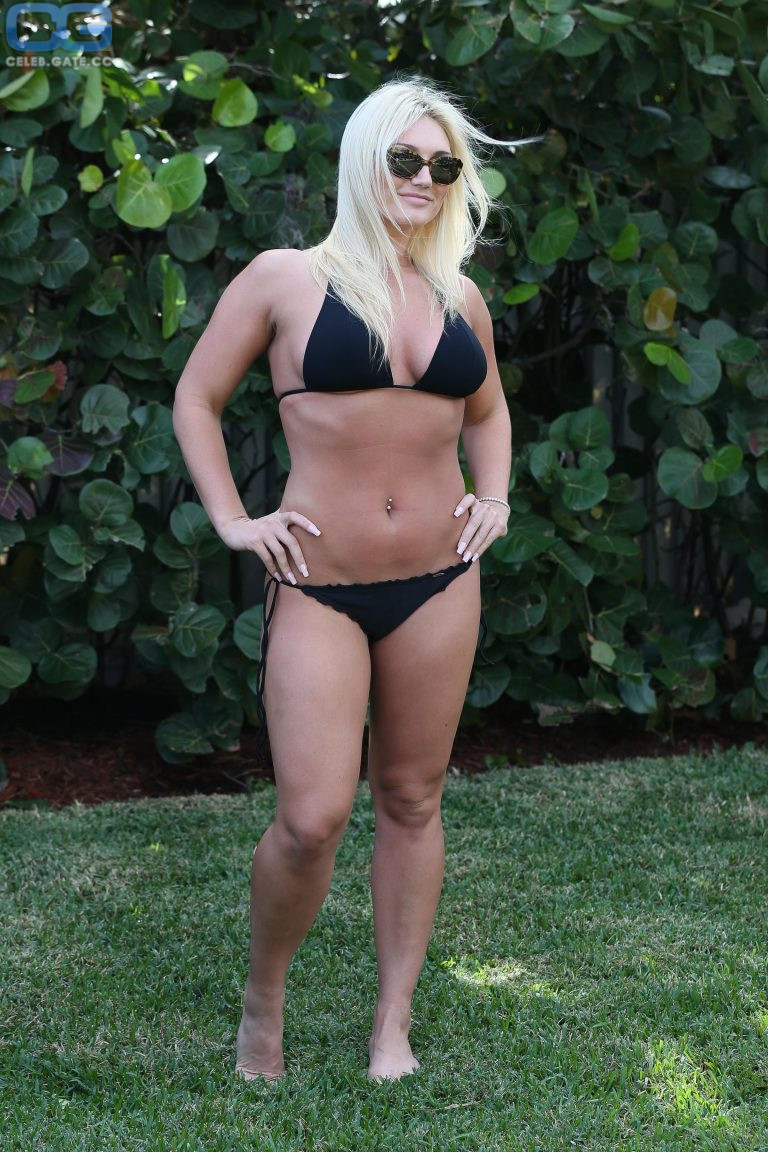 Brooke Hogan bikini