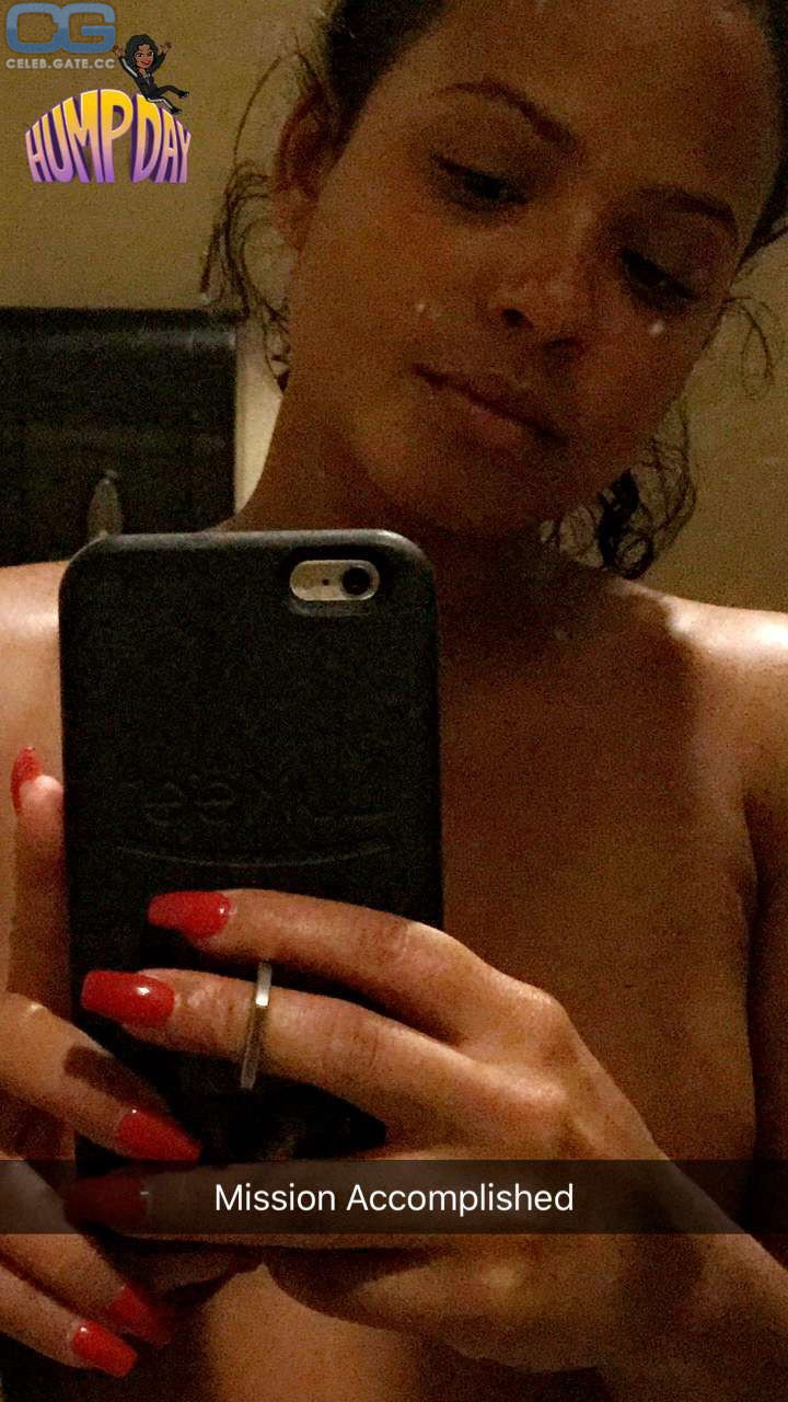 Christina Milian oben ohne