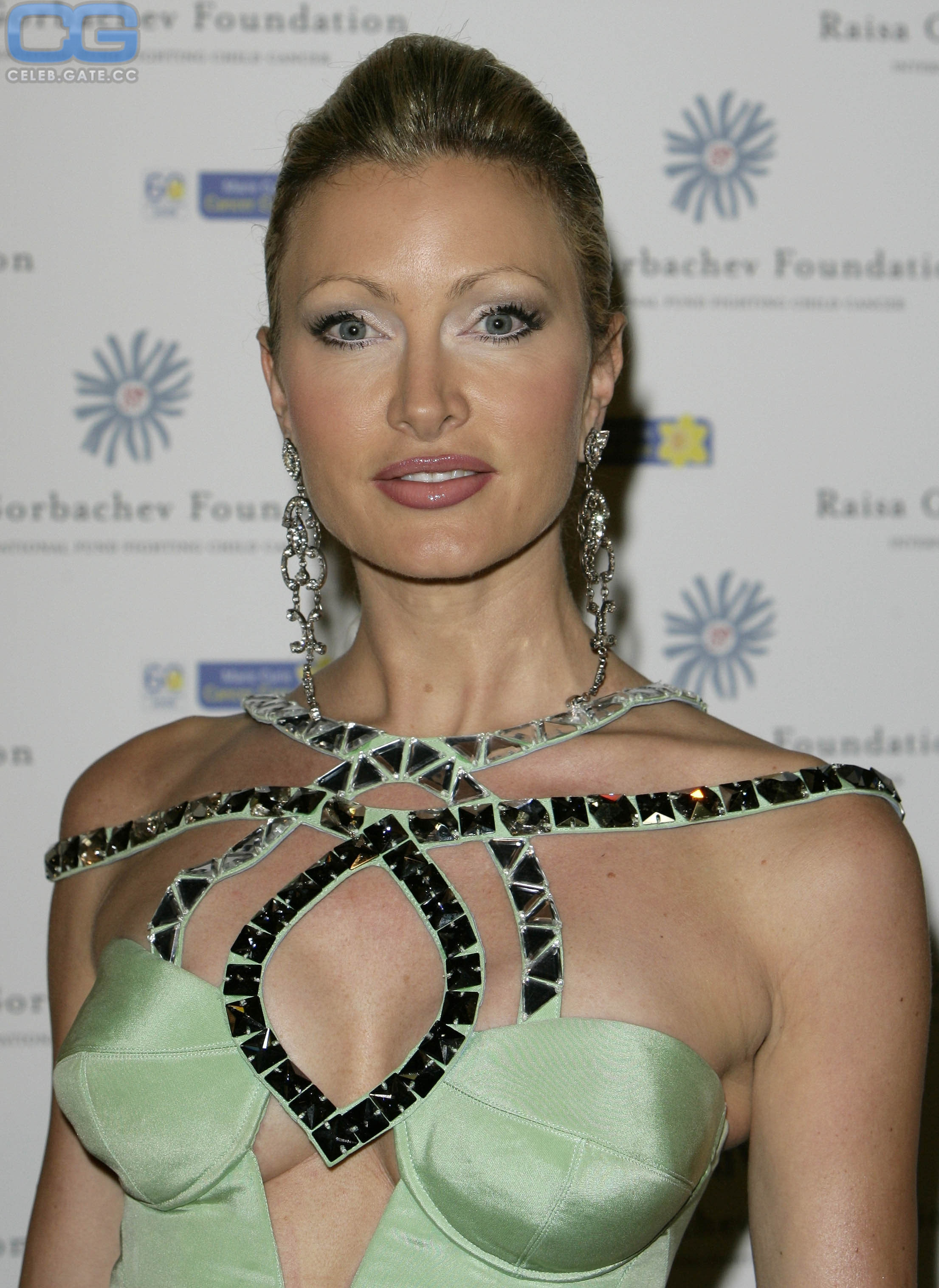 Caprice Bourret 