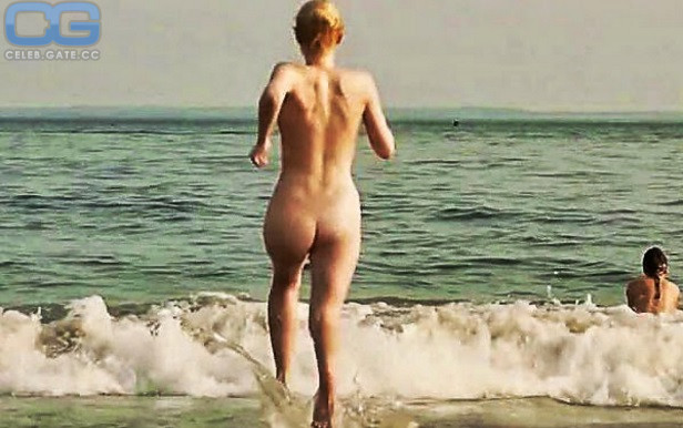 Dakota Fanning nude scene