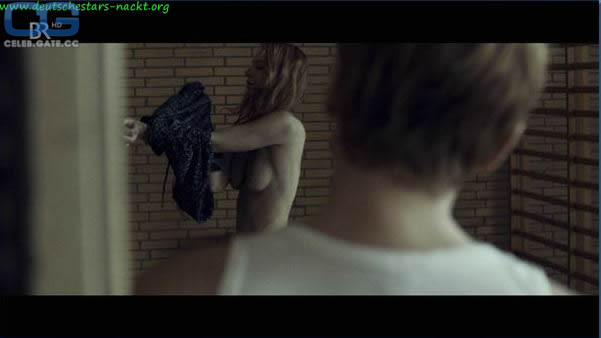 Daniela Schulz topless scene