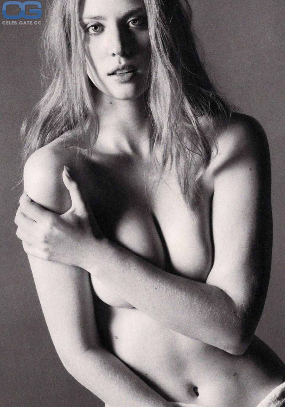Deborah Ann Woll nude photo