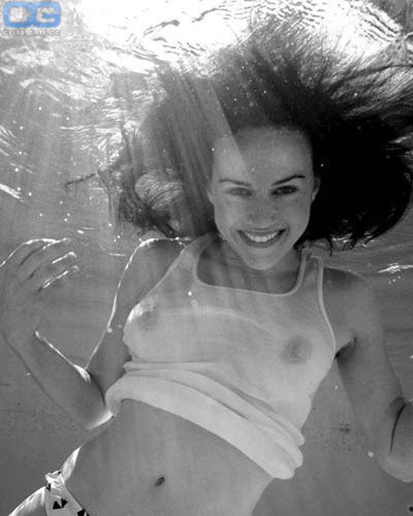 Carla Gugino Nude Pics