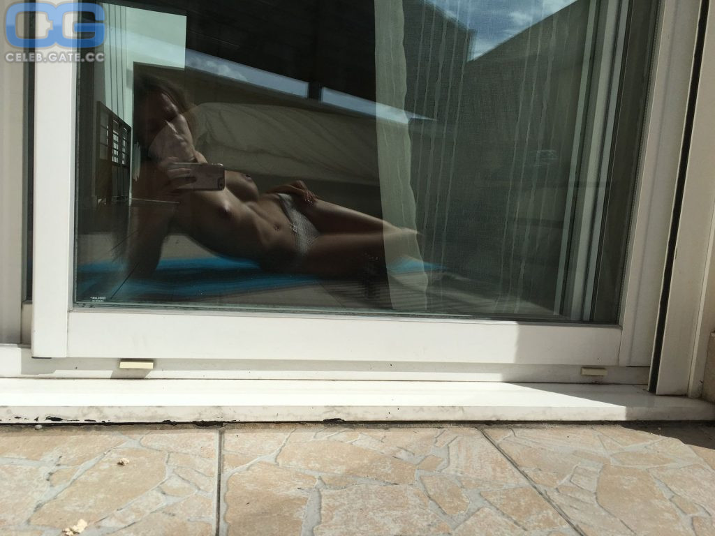 Elodie Fontan leaked nudes