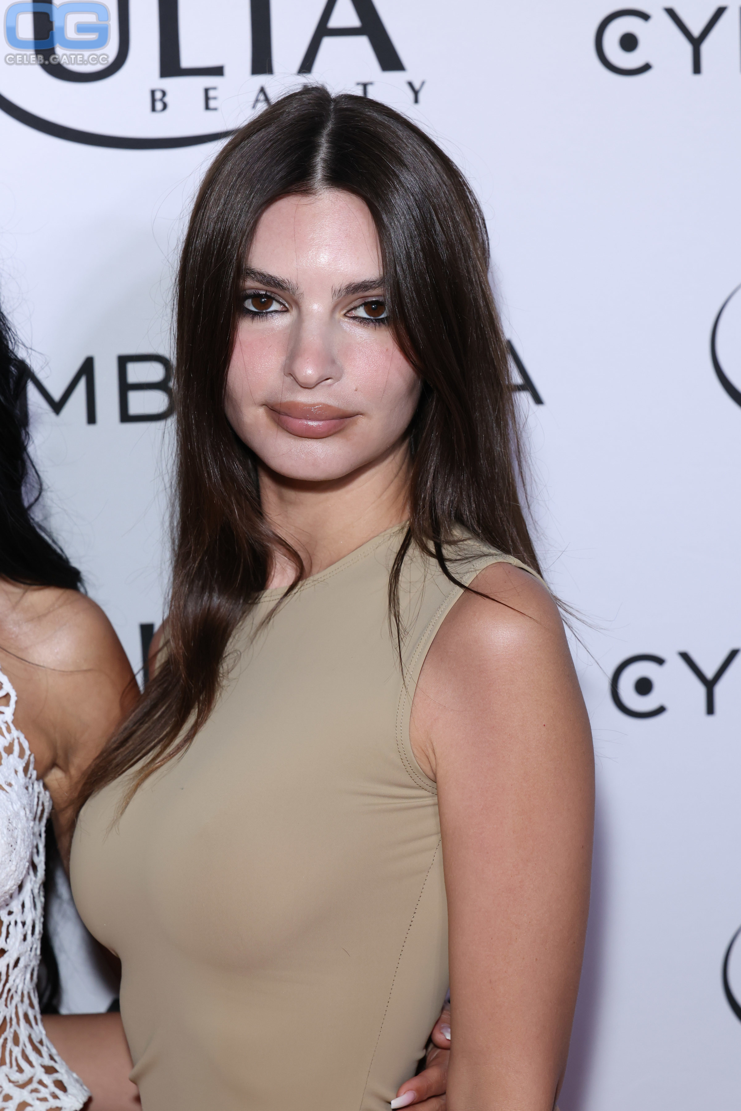 Emily Ratajkowski 