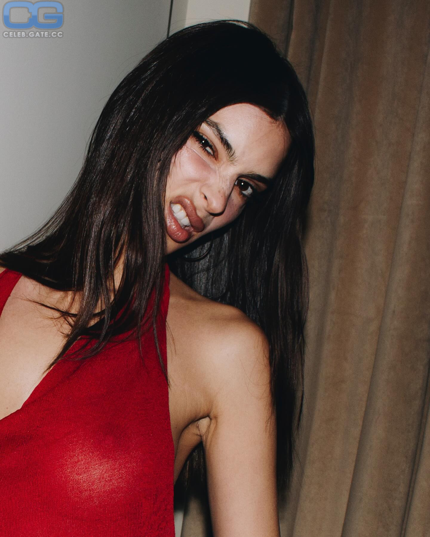 Emily Ratajkowski 