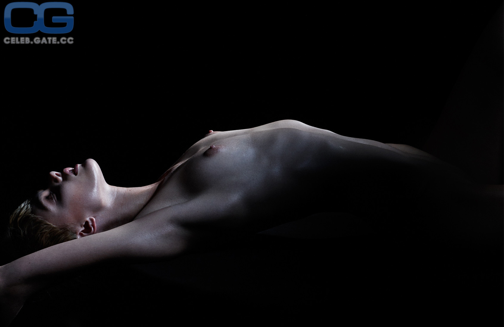 Frida Gustavsson naked