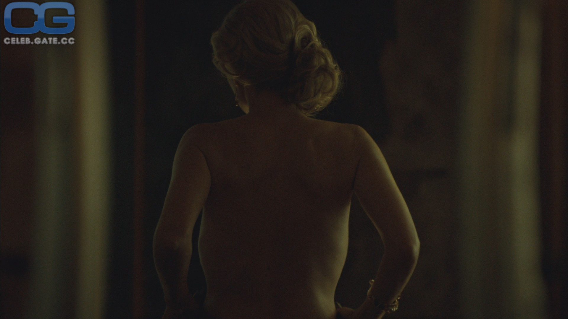 Gillian Anderson nude