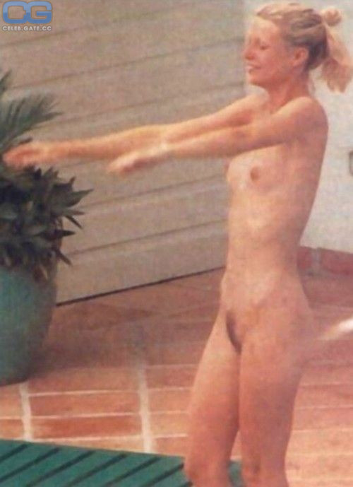 Nude Gwyneth Paltrow