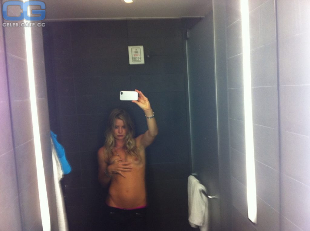 Hannah Teter nude selfie