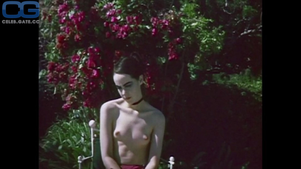 Jena Malone naked scene