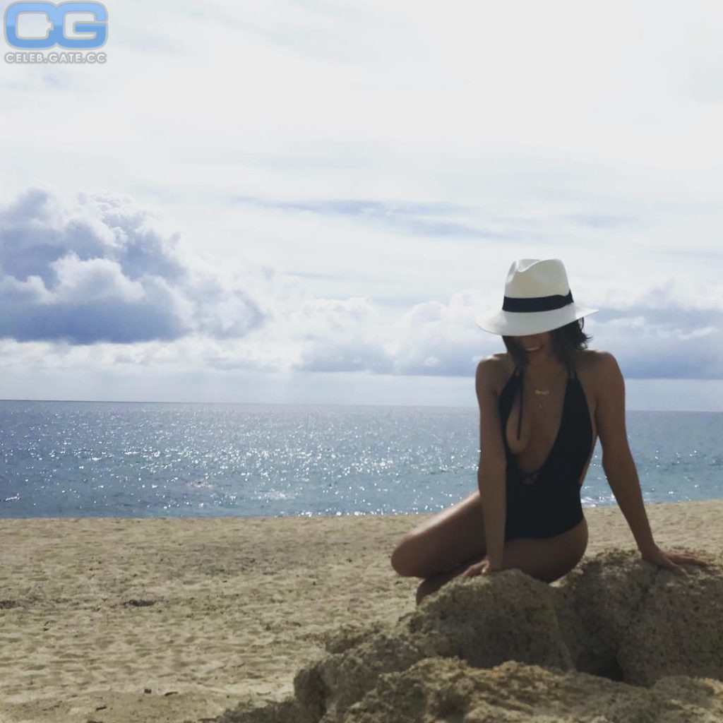 Jenna Dewan-Tatum beach