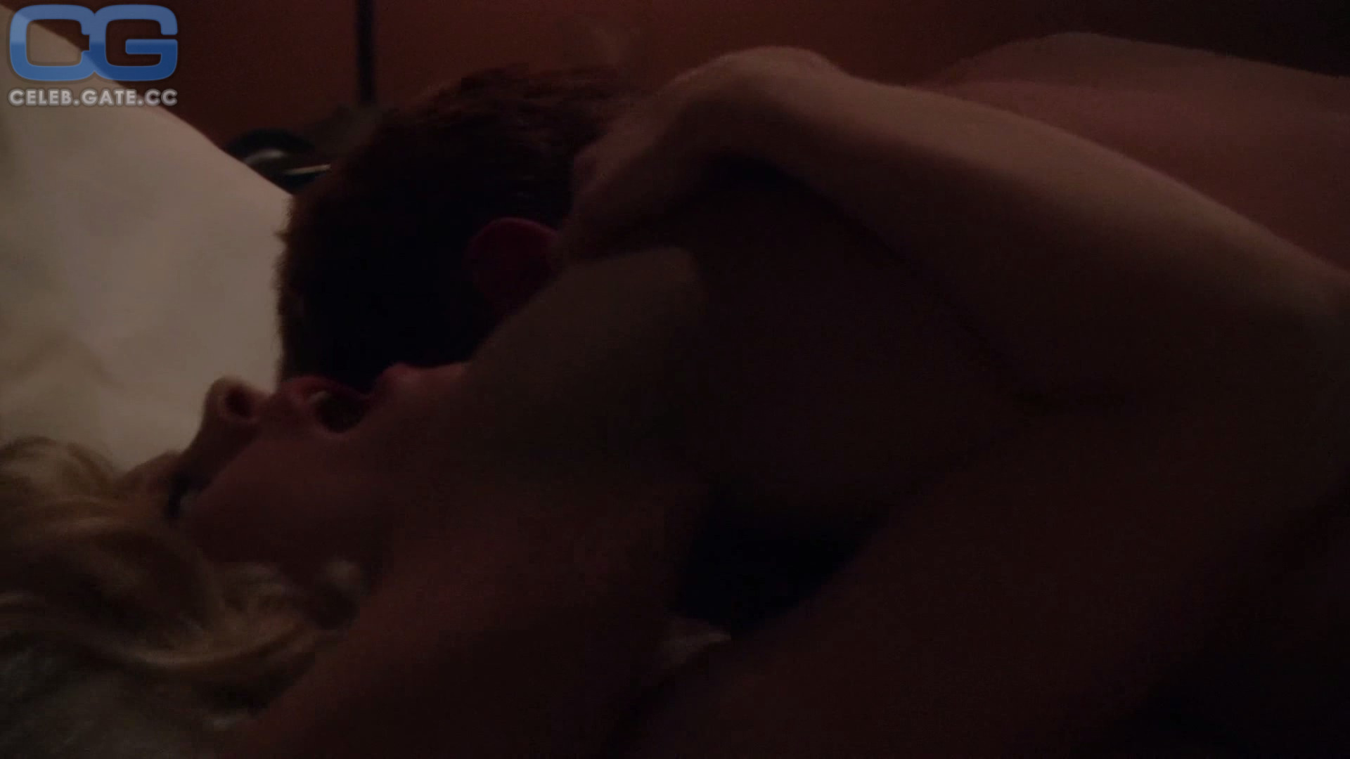 Jenna Elfman sex scene