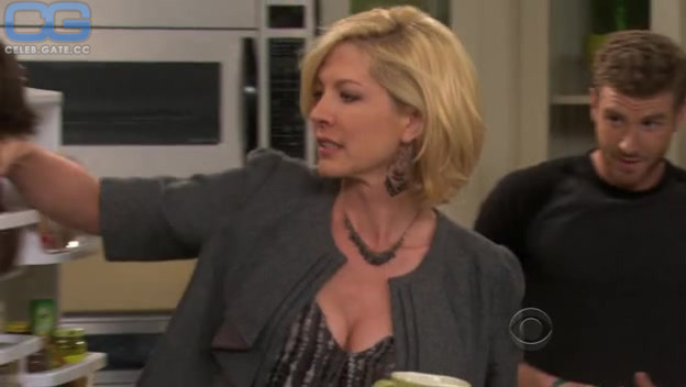 Jenna Elfman 