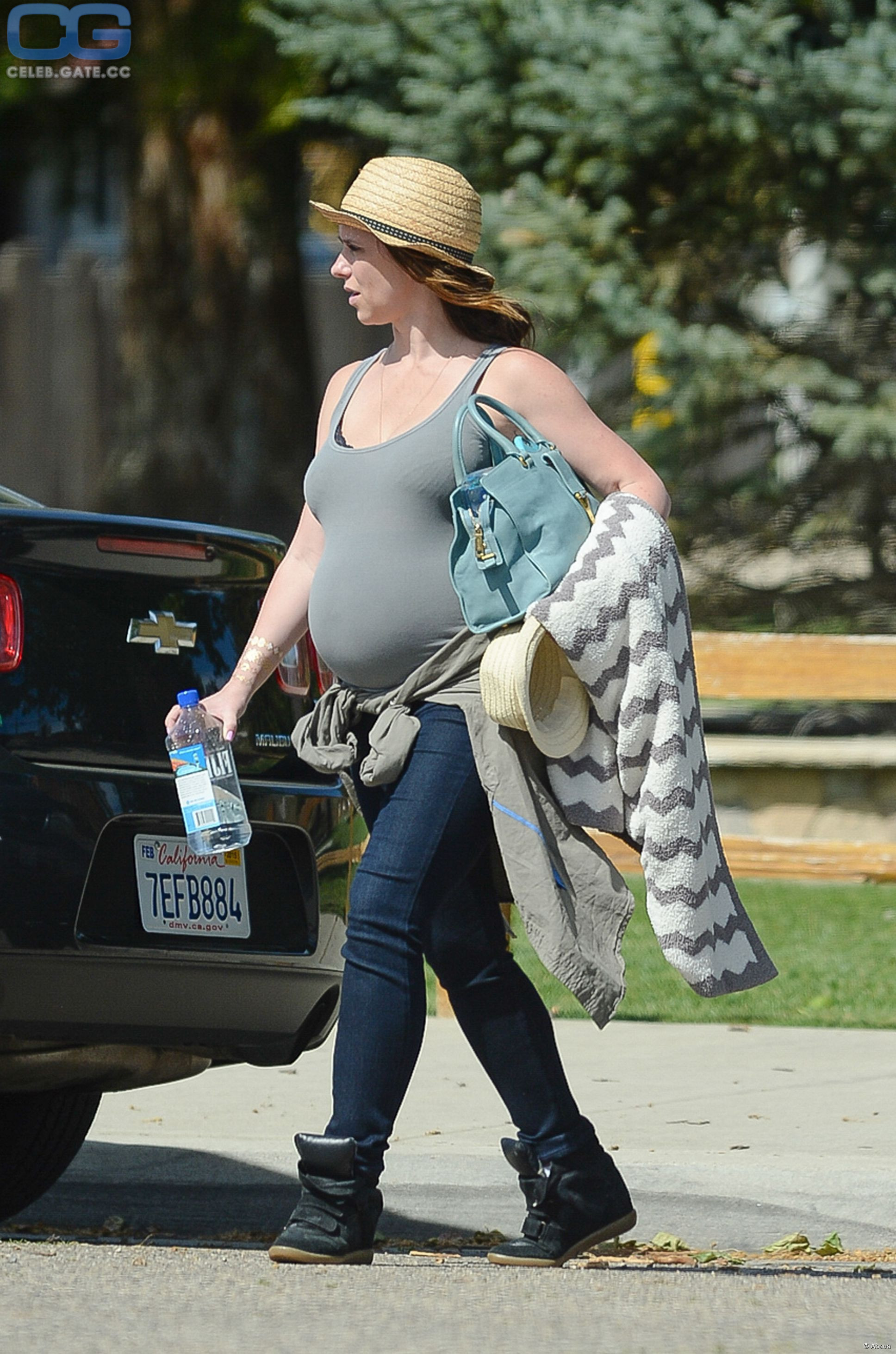 Jennifer Love Hewitt pregnant