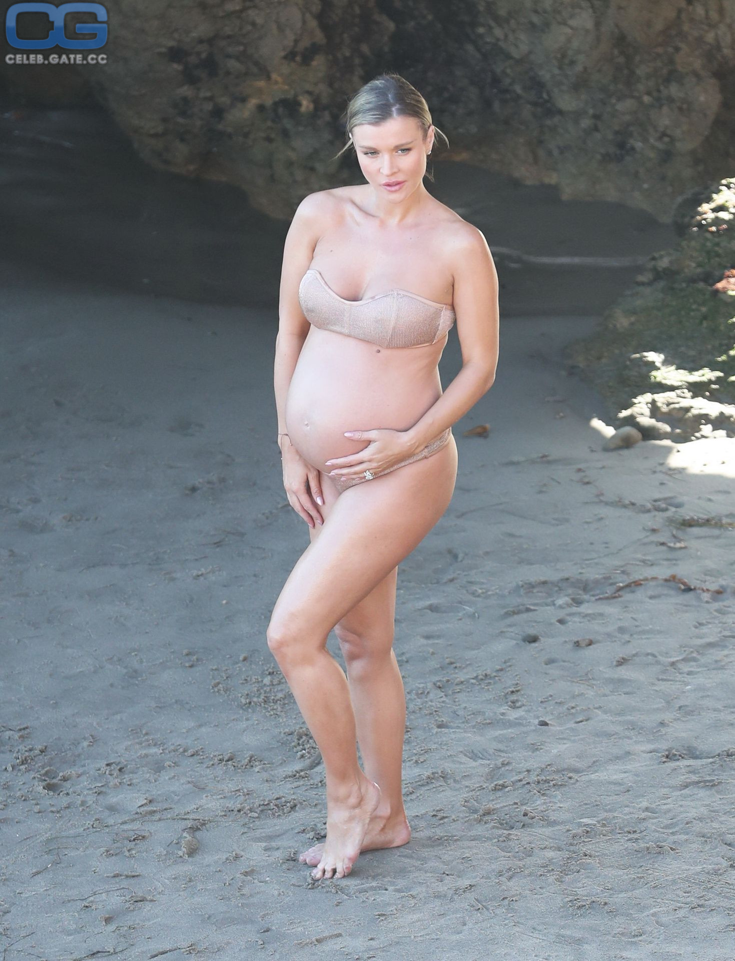 Joanna Krupa pregnant