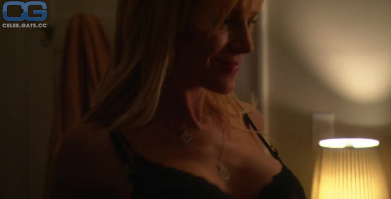 Julie Benz 