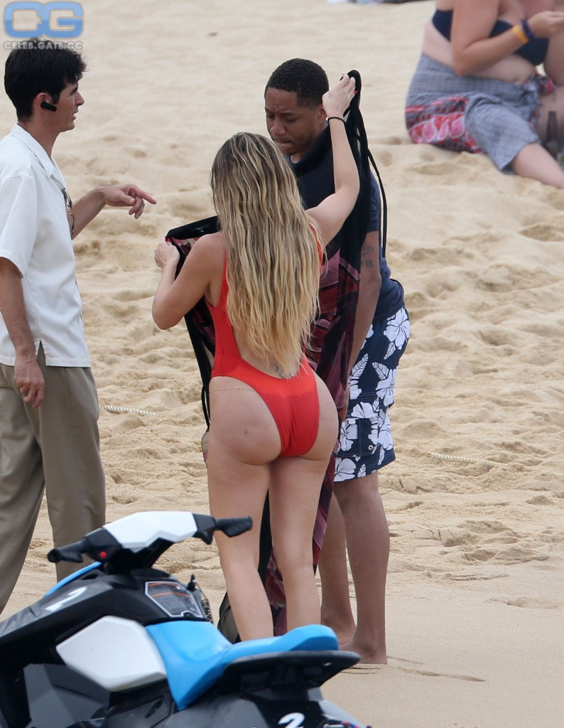 Khloe Kardashian butt