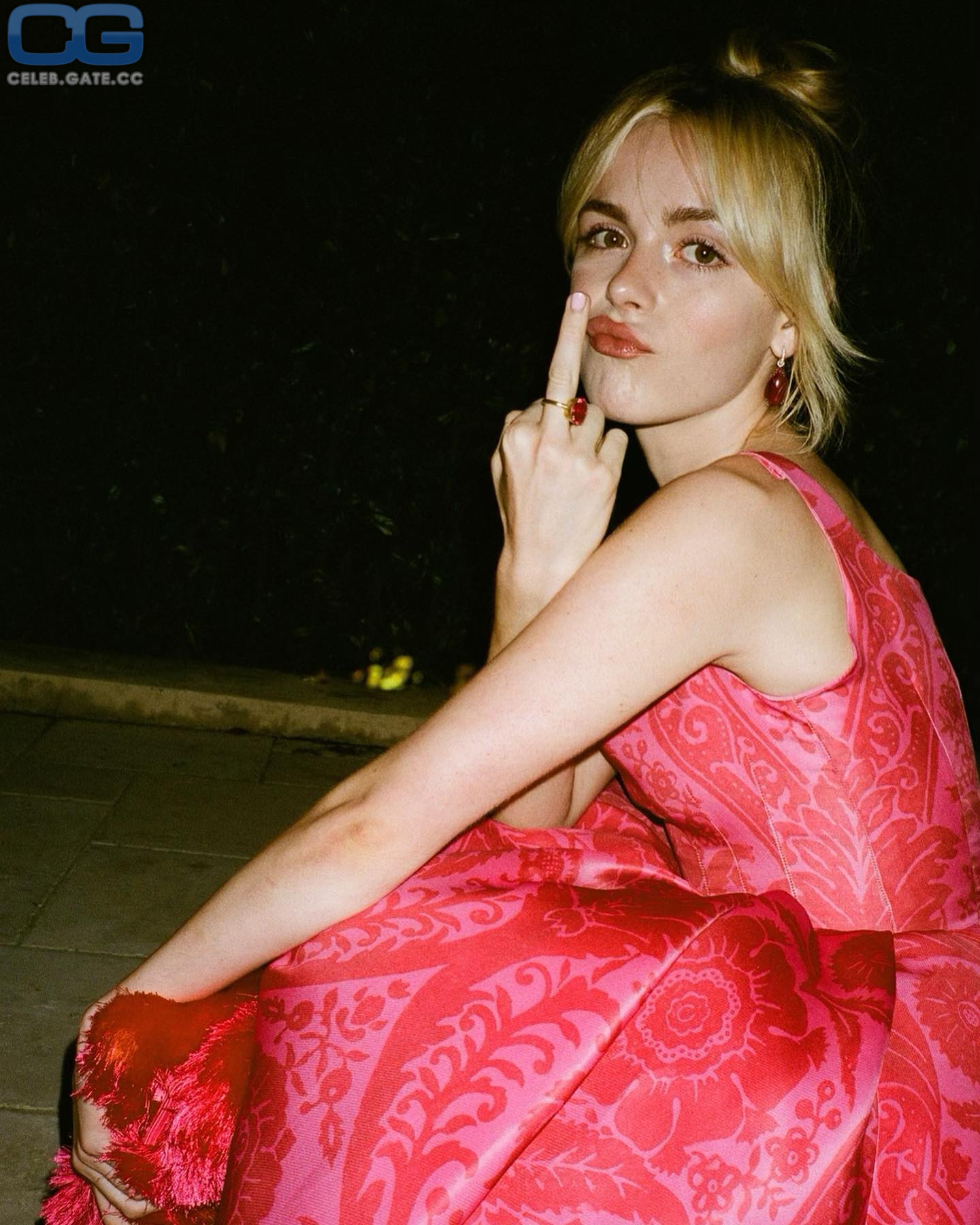 Kiernan Shipka 