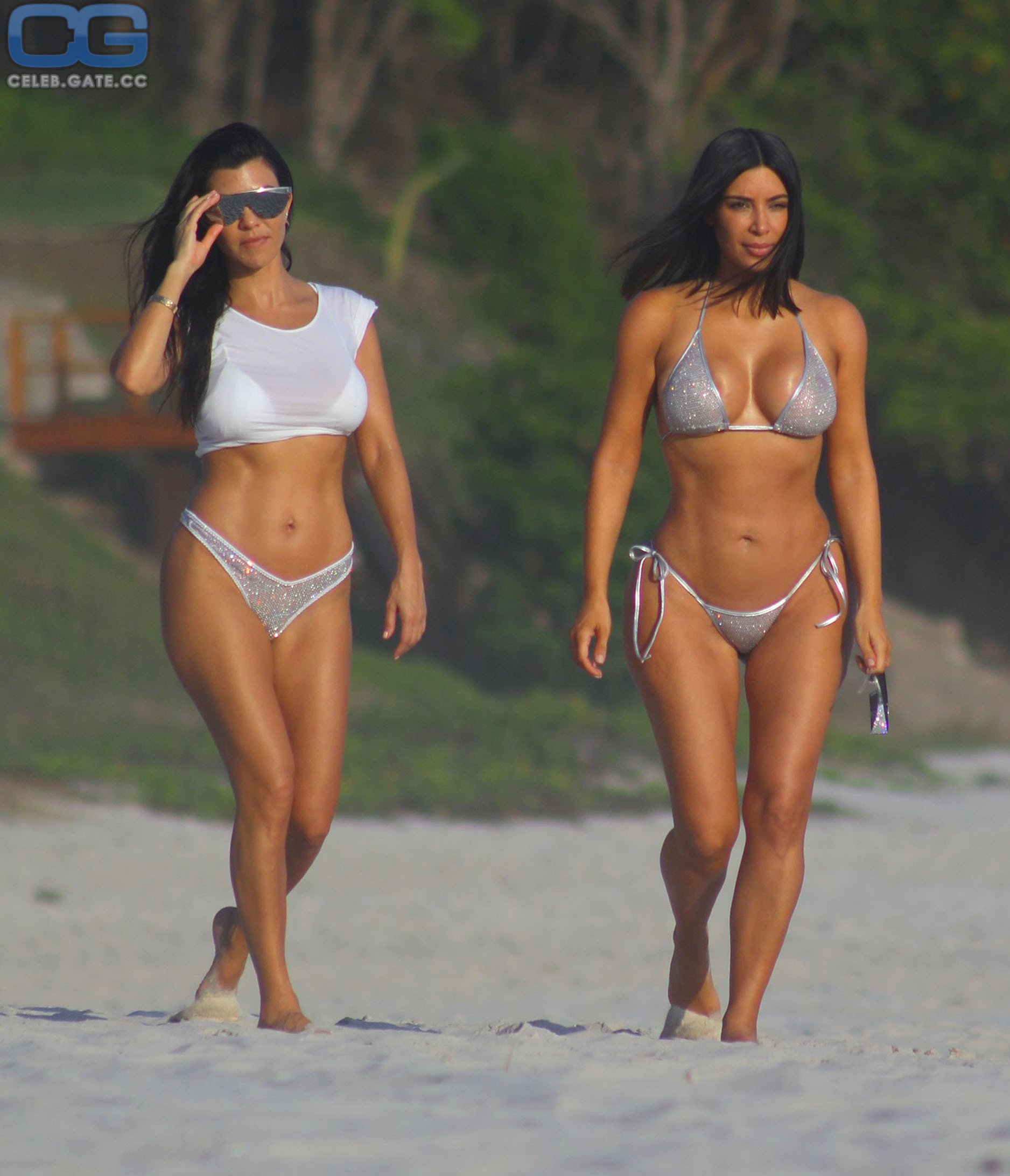 Kim Kardashian beach