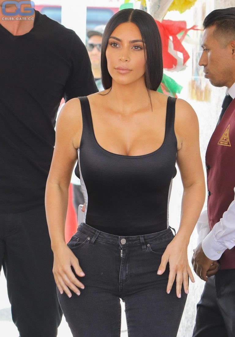 Kim Kardashian hot