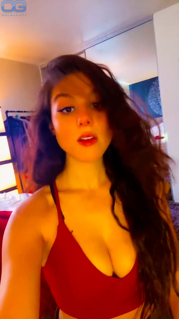 Kira Kosarin 