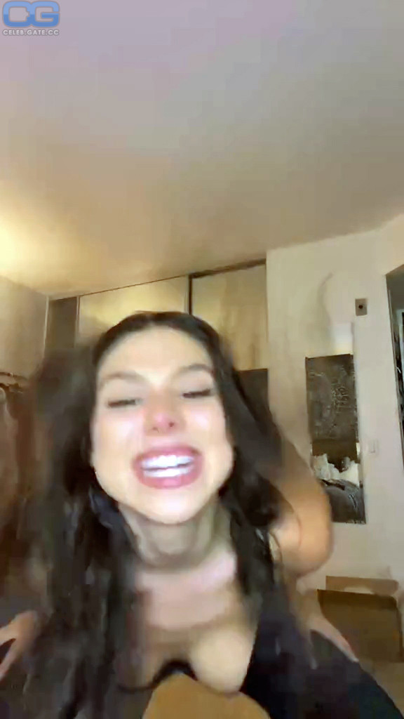 Kira Kosarin 