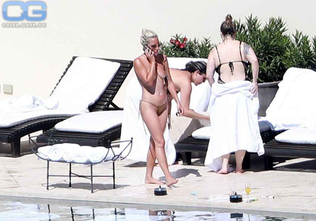 Lady Gaga topless