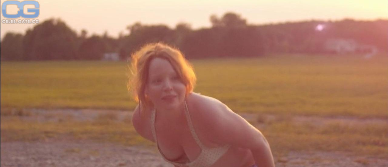 Lauren Ambrose 