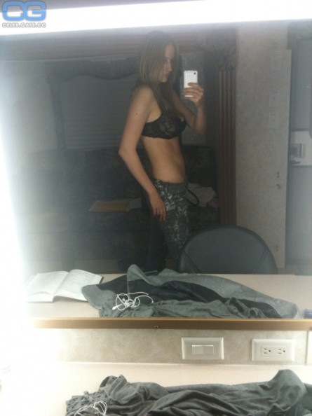 Leelee Sobieski leaked selfie